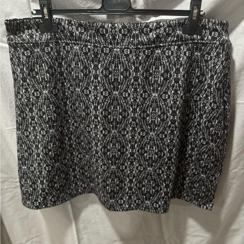 Tranquility by Colorado Clothing Black and White skort.